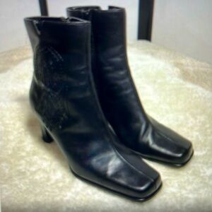 Chicos Women Corral Black Leather Heeled Boots/Booties. Ankle Zip. Size 8M
